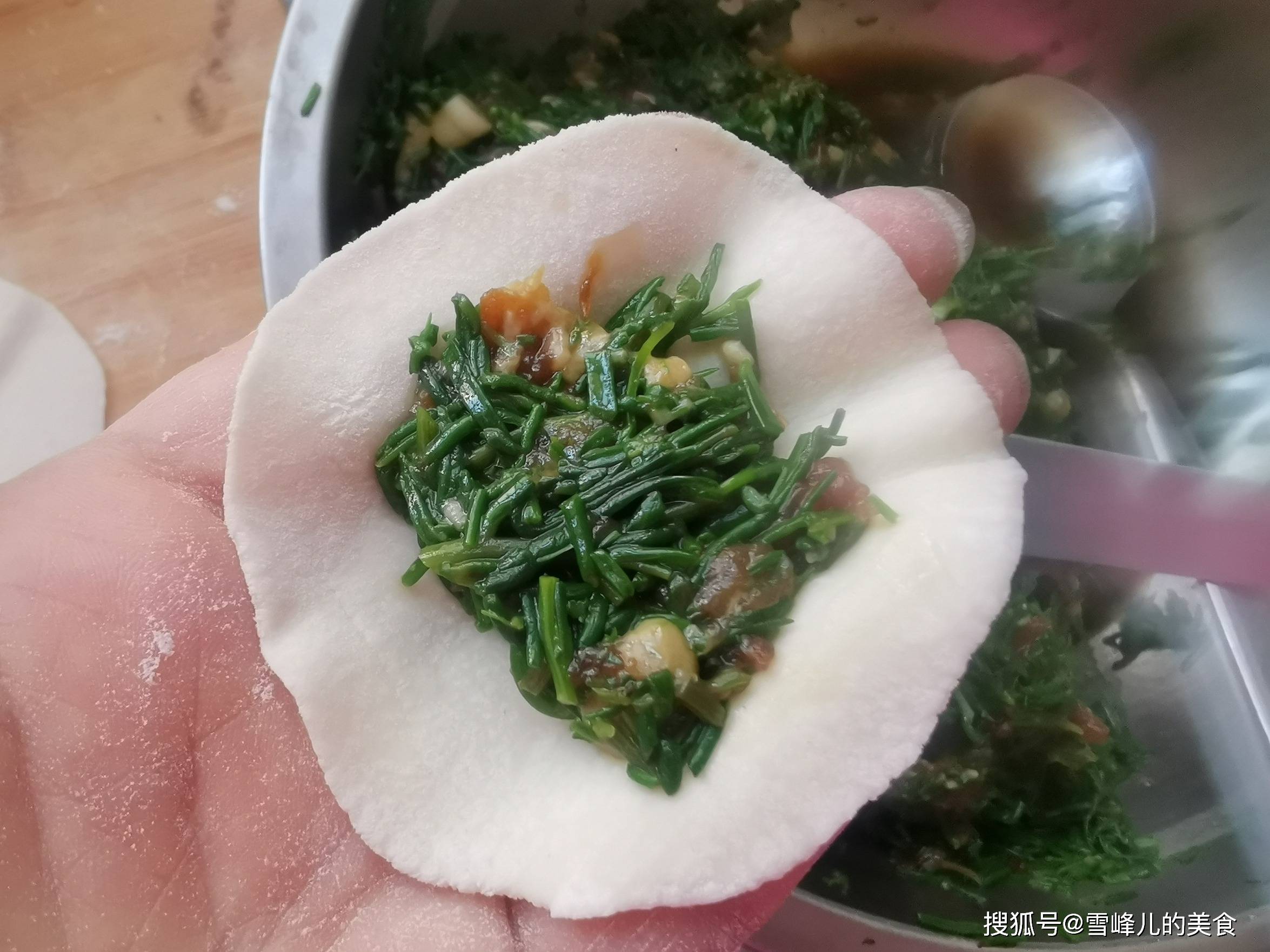 黄须菜包饺子真香啊,鲜美多汁清肠胃,全家都爱吃