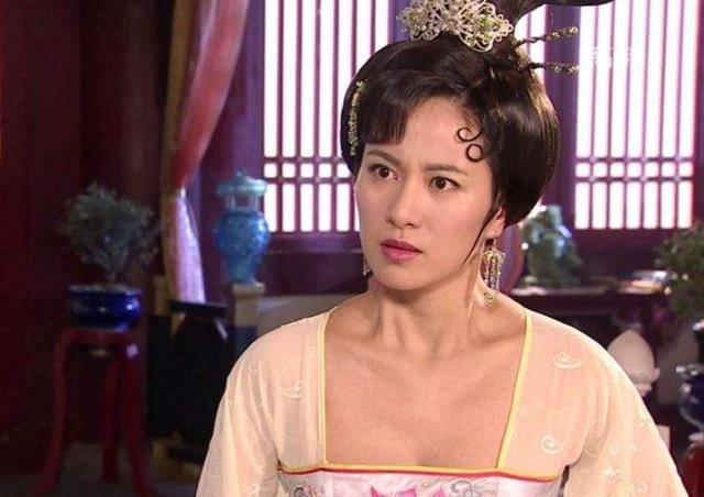 原创杨贵妃的姐姐虢国夫人生活奢侈行事霸道最终死在一个小山坡上