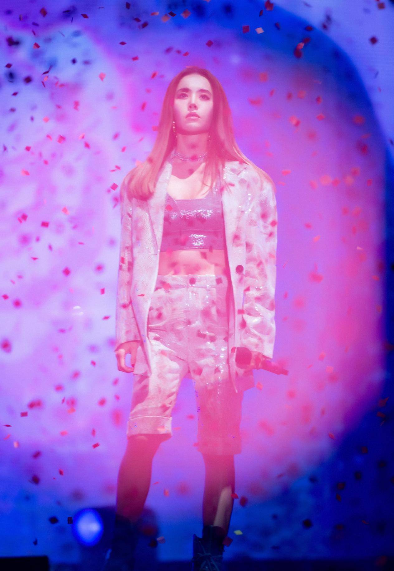 蔡依林的时尚真让人看不懂,一次穿"5条"牛仔裤,这什么搭配?