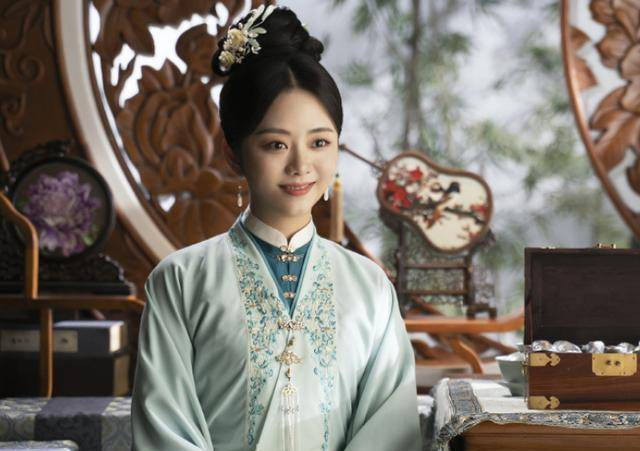 最后在本次的最热女演员榜单中,杨幂凭借着《暴风眼》拿到了第七名
