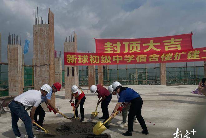 投入5600多万,新增宿位约1900个,富安中学扩建宿舍楼于今年1月封顶;而
