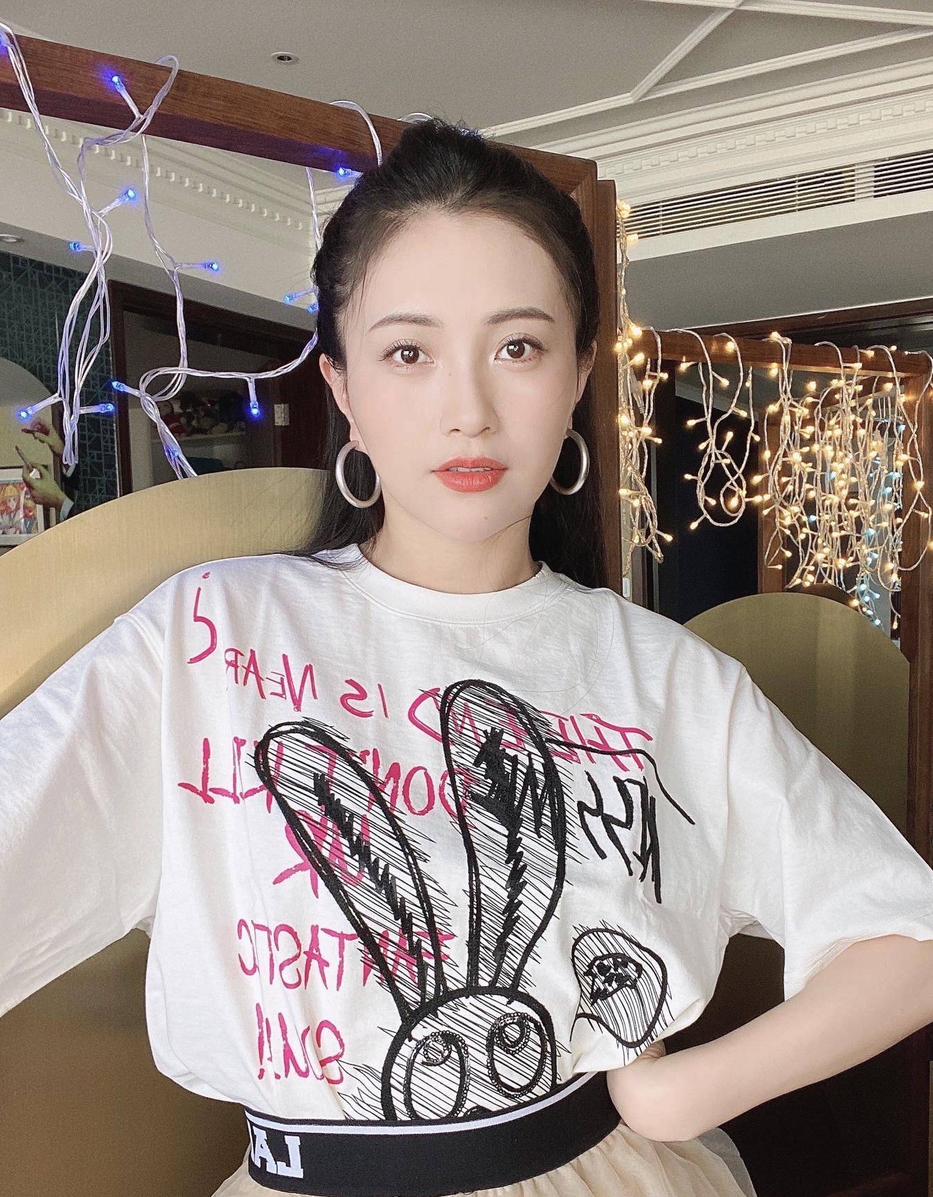 秀,各种图案款式的"美少女战士"t恤,太有少女心了_卫衣_瞬间_袁姗姗