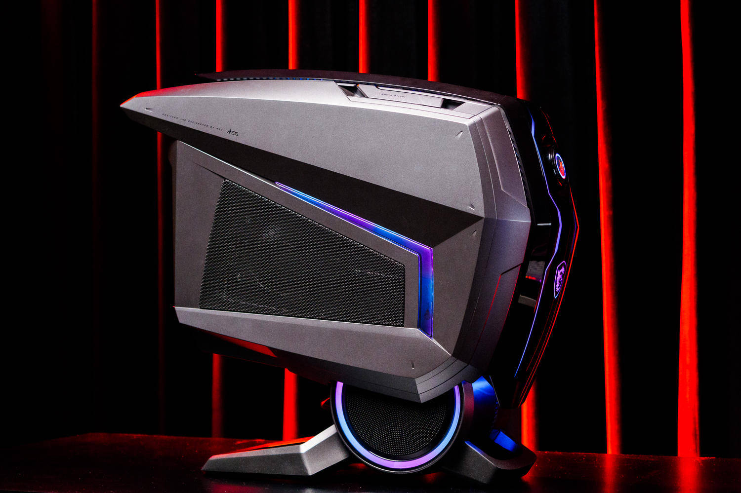 赛博感十足的顶级主机微星宙斯盾ti5游戏主机