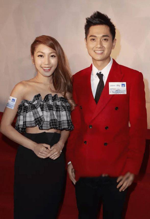 抛弃相恋6年的秦沛女儿,迎娶富家千金,tvb6亿驸马郑俊弘_母亲_香港