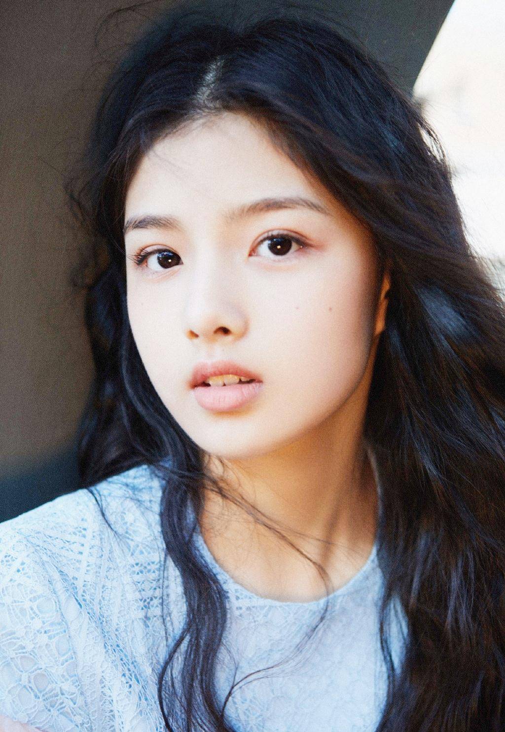 原创13岁艾米拍野生氛围感大片美得自然清新可是被指耍大牌