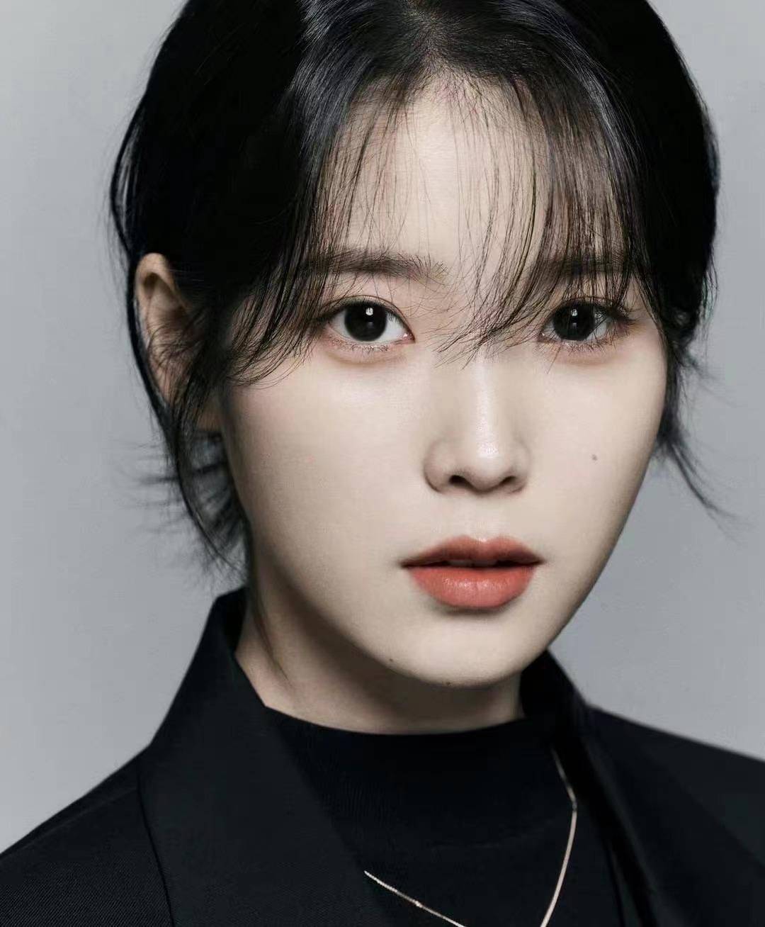 iu久违尝试新风格甜美公主变成利落女孩干净清纯让人好心动