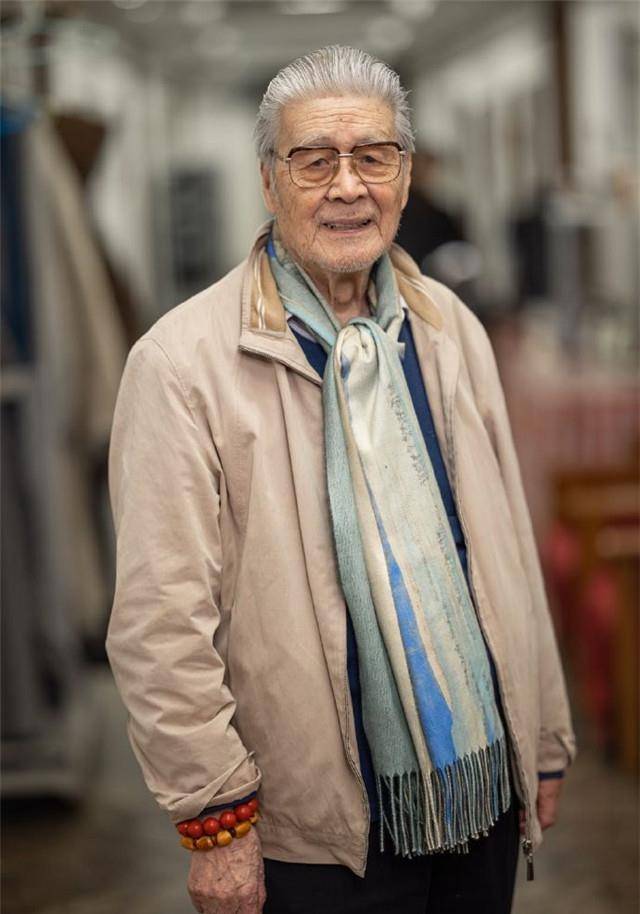 95岁蓝天野在睡梦中离世,生前遗愿曝光:想再执导一部经典作品_北京