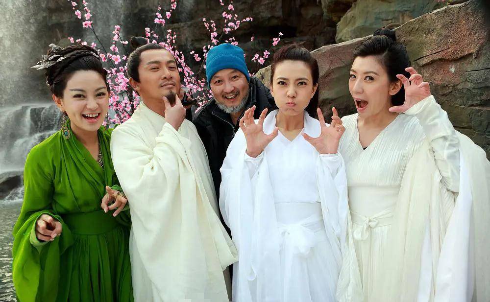 原创7版童姥vs李秋水谁不负神仙美貌谁又演出了旷世情敌的火药味