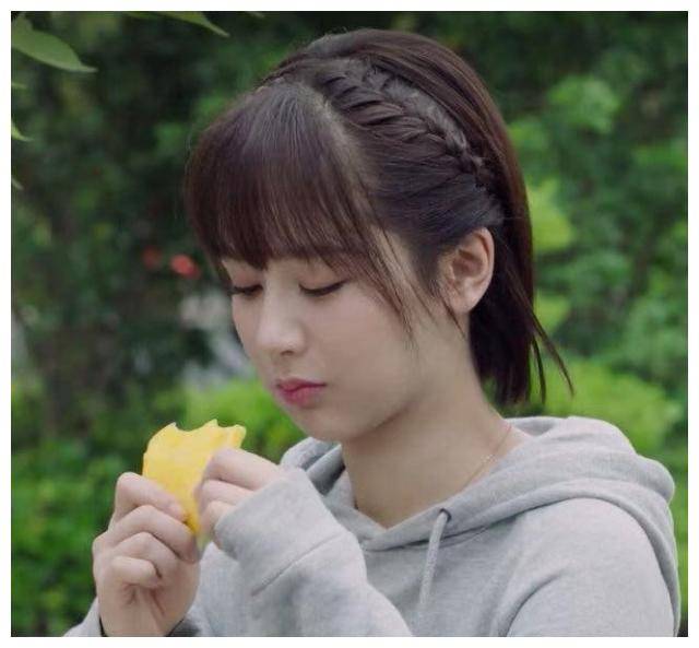 沈月上海出席活动,梳杨紫同款精美编发,娇俏又甜美!_漂亮_发型_短发
