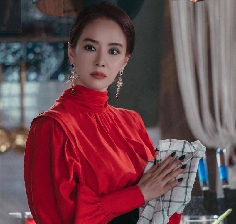 原创宋智孝变身美魔女上演华丽时装秀引韩粉狂吹彩虹屁