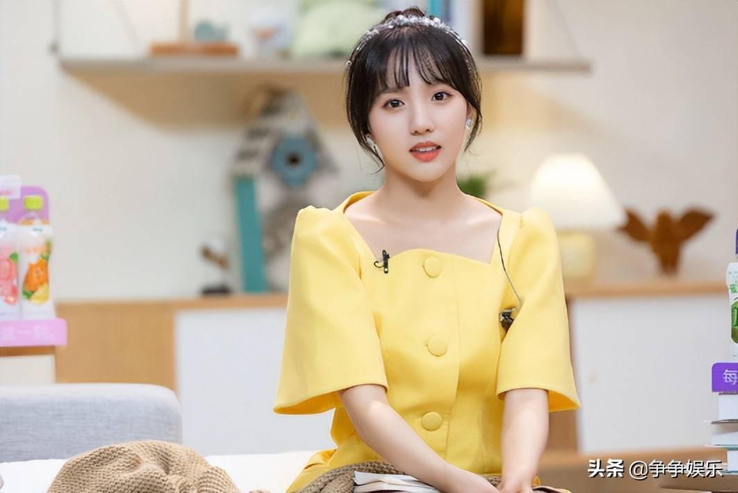 怦然心动20岁开播就塌房素人女嘉宾中午出道晚上退圈