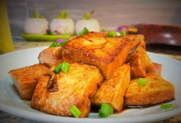 在盛会宴席之中也不会失色的香煎豆腐,能够满足大多数人的味蕾_食材