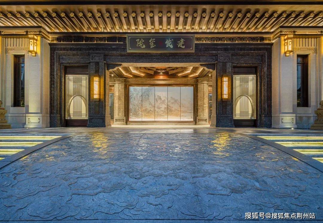 华纹"的新中式匠造理念不仅如此,建发臻于细节的考究(项目二期大门