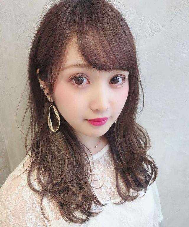 原创女人45岁后最好别留这三款发型不仅大妈感十足还没气质