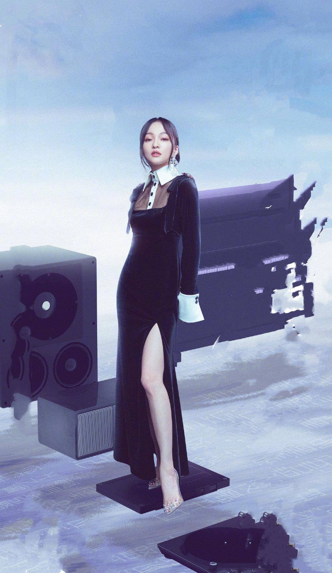 原创张韶涵胆子大复古旗袍配吊带黑袜扎头唐代公主发效果意外好