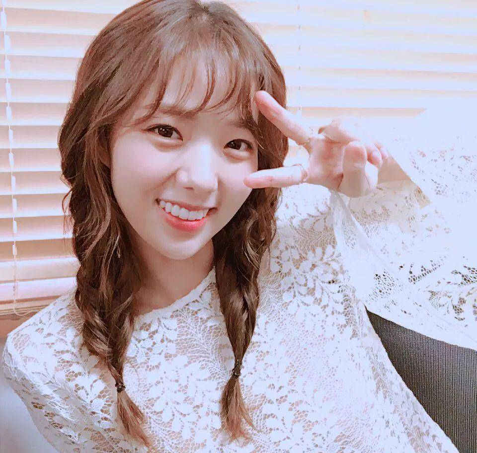 原创韩国女星蔡秀彬拍摄甜美写真雪肤娇嫩太性感靓丽