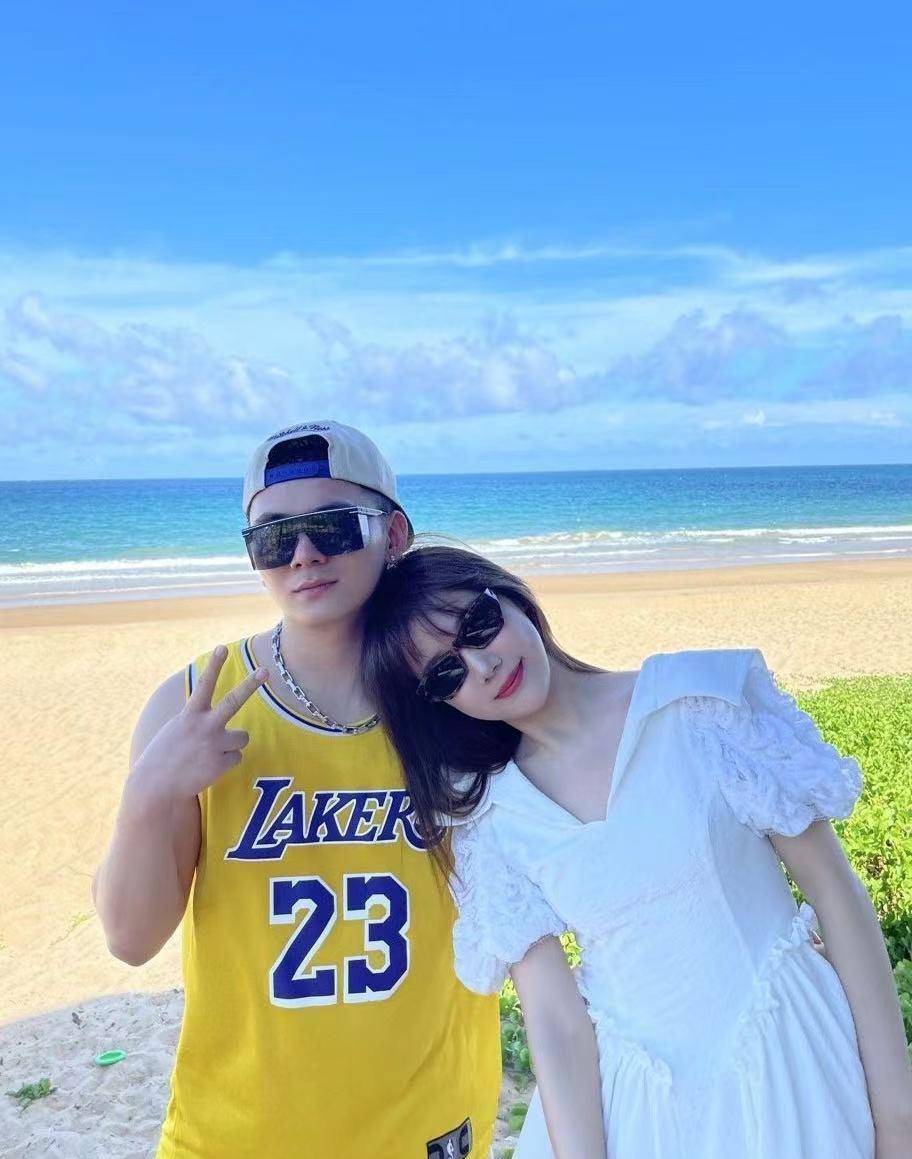 徐老师和航仔恋爱半年,网友称他俩是有趣的灵魂过招_账号_视频_徐妍