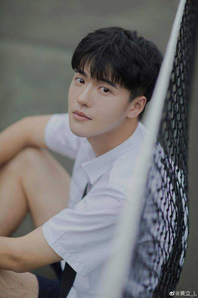 原创太帅了鹅厂程序员欢乐谷保安凭生图走红艺人可能都没他们上镜