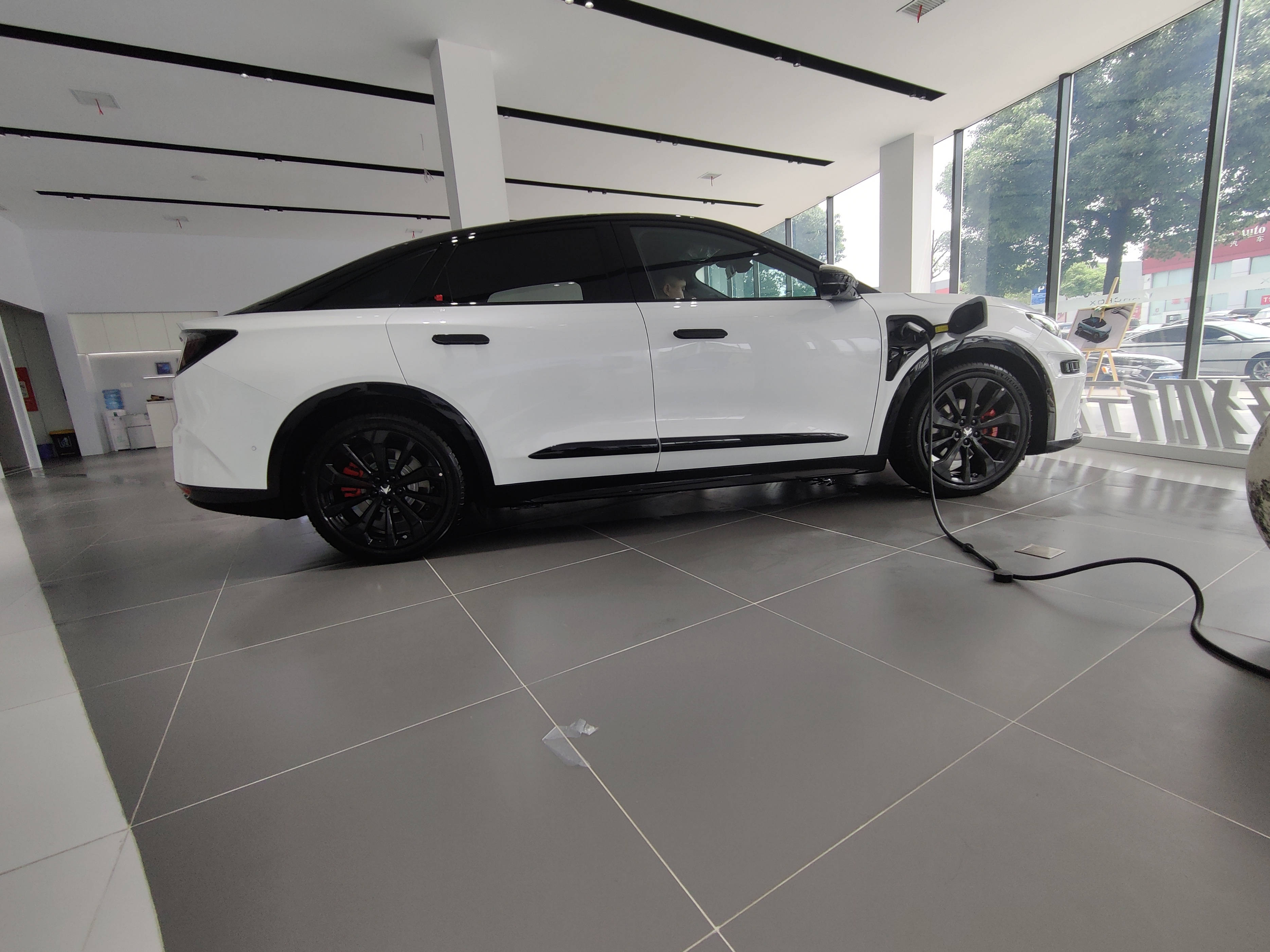 华为技术有多强?极狐阿尔法s全新hi版实拍_搜狐汽车_搜狐网