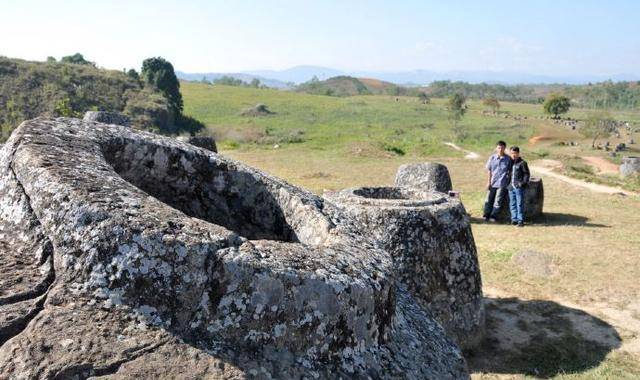 原创             老挝有一个诡异石缸阵，专家推断有十多种，但石缸阵之谜还是未解