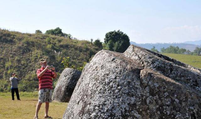 原创             老挝有一个诡异石缸阵，专家推断有十多种，但石缸阵之谜还是未解