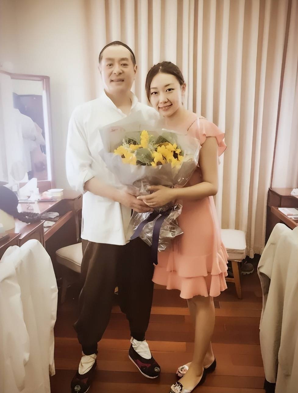 濮存昕老婆宛平:嫁初恋男友恩爱几十年,女儿出嫁还要倒贴50万_宛萍_濮