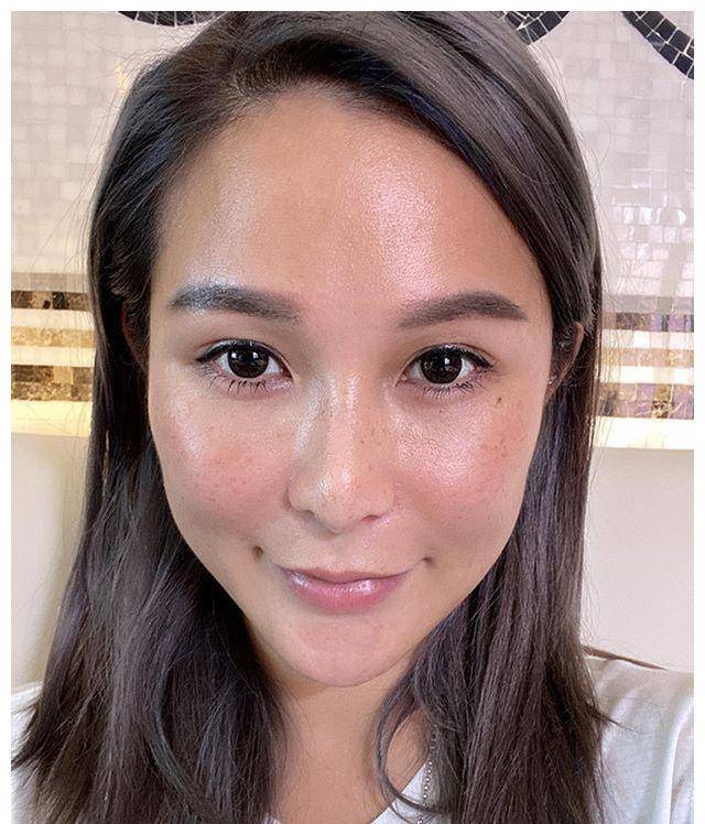 刘碧丽高调出镜笑容灿烂,生3胎后身材仍出众_陈慧玲_照片_皮肤
