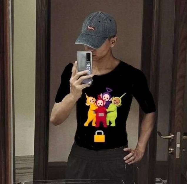 原创李现不同社交平台晒不同的腹肌照网友哥你怎么还两副面孔