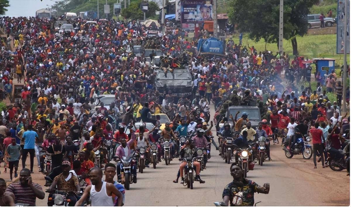 北大才女殷杰:远嫁非洲,因战乱与夫分别2年,再见丈夫已成高官_卡林通