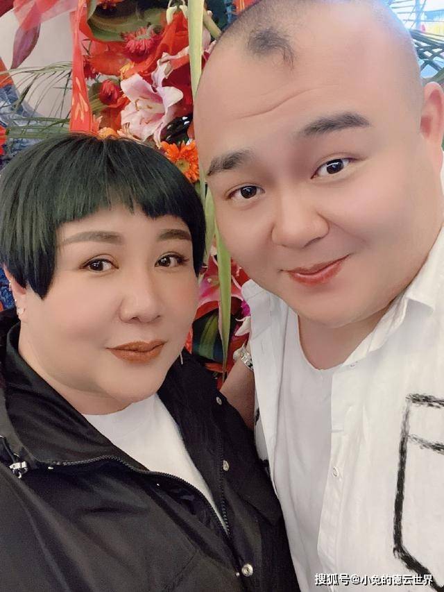 发文,纪念拜师十三年,却被郭德纲赠送的画作抢镜_师父_张鹤伦_视频