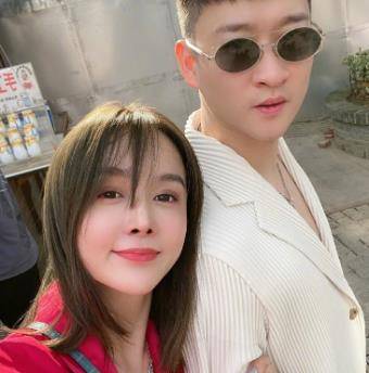 曹云金的新女友小涵疑分手了女方曾极力维护他如今删光恩爱动态_王涵