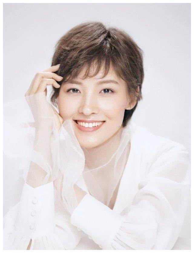 如今穿上仙女裙,美得认不出!_郑罗茜_穿着_活动