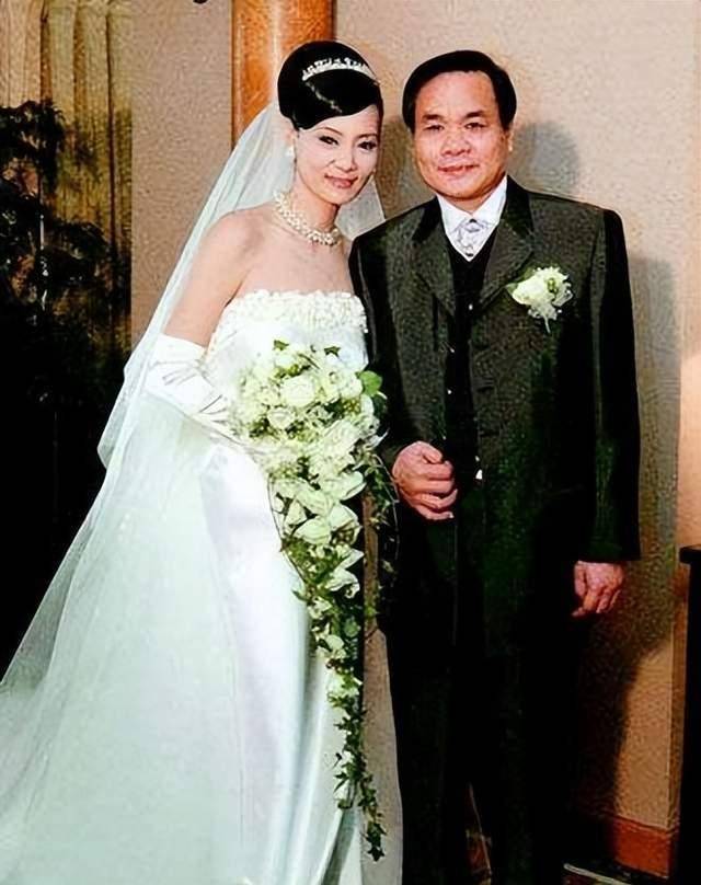 演员刘雪华丈夫去世后独居10年她的坚持让人泪目