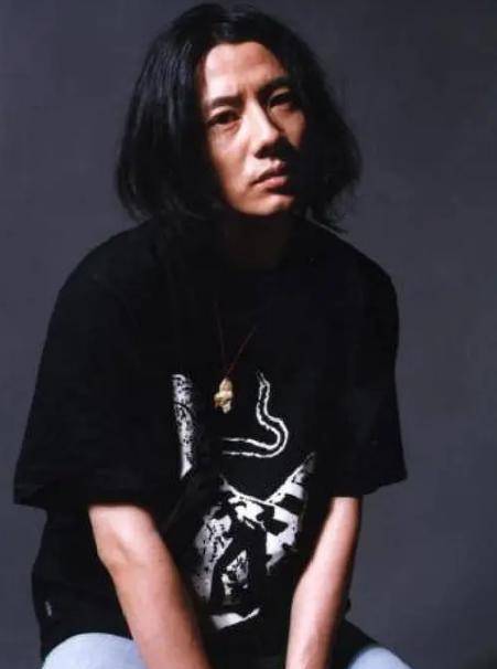 郑钧年轻时撞脸木村拓哉,摇滚圈颜值扛把子,高晓松最嫉妒的人_长相