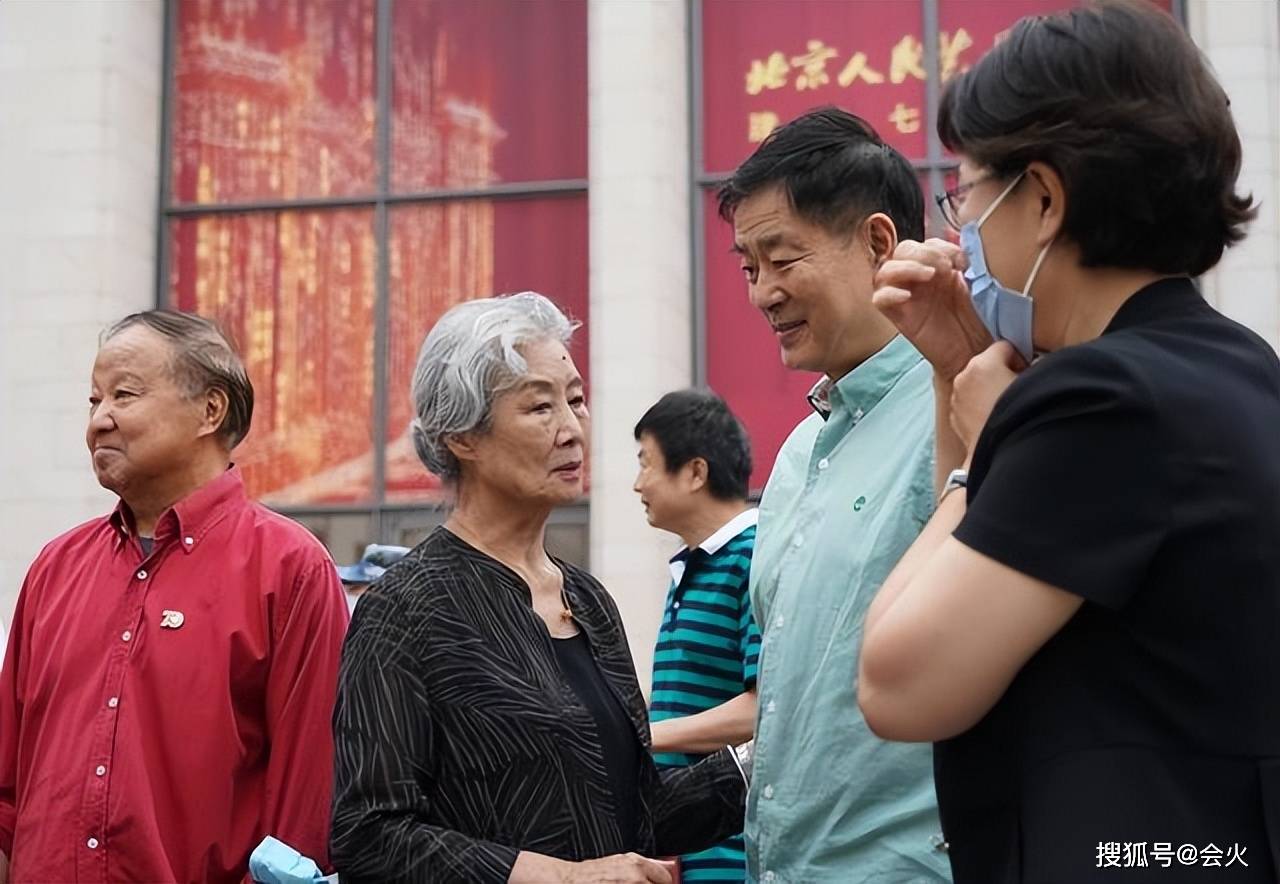 冯远征吴刚等戏骨罕见同框!号称“人艺五虎”