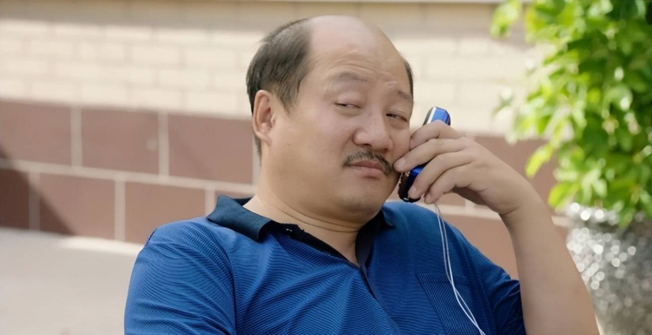 走红后拒绝抛弃不孕妻子,如今生活幸福_东北_二人转_表演