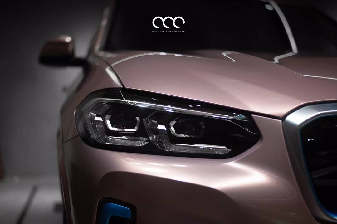 漫彩改色膜宝马ix3车身改色冰莓粉