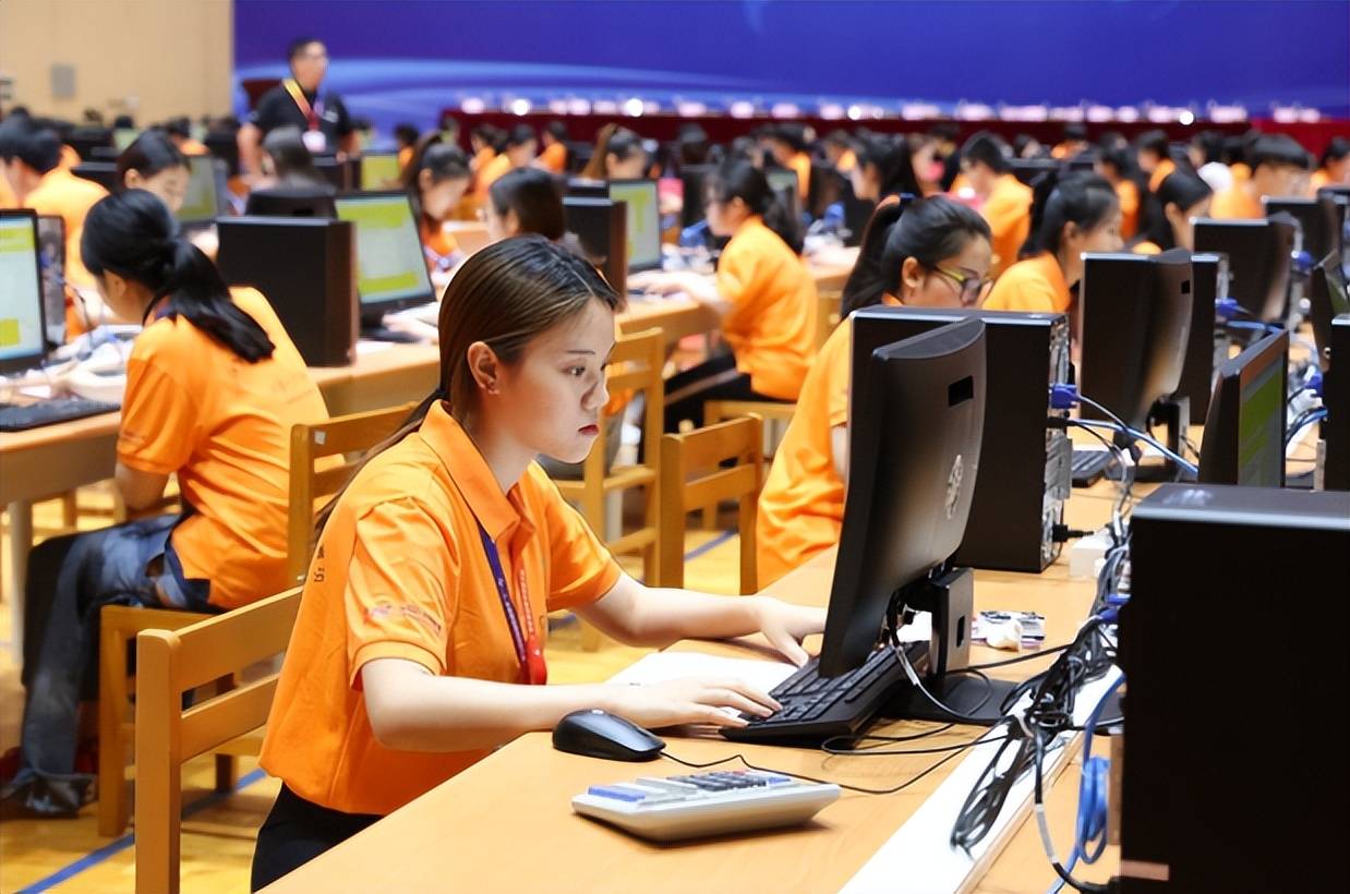 原创高职生将打破学历歧视纳入公务员招考范围22届毕业生有福了