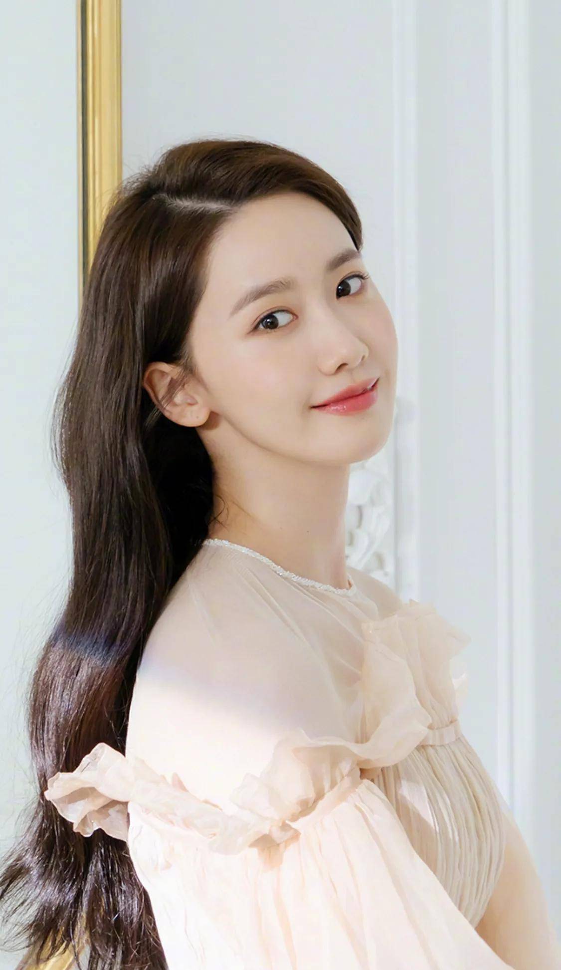 原创数十年如一日的好看林允儿优雅美丽明艳动人