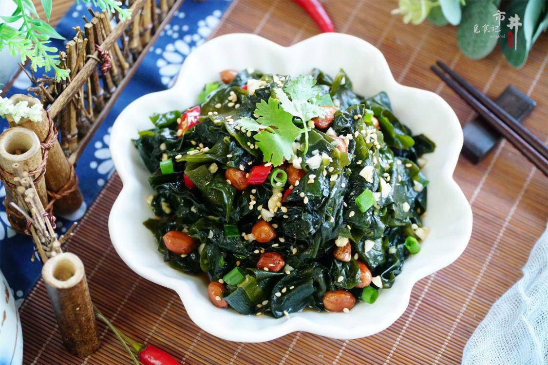 6月 海藻之王 该吃了 含钙是牛肉的6倍 凉拌吃开胃爽口 海带 花生 清水