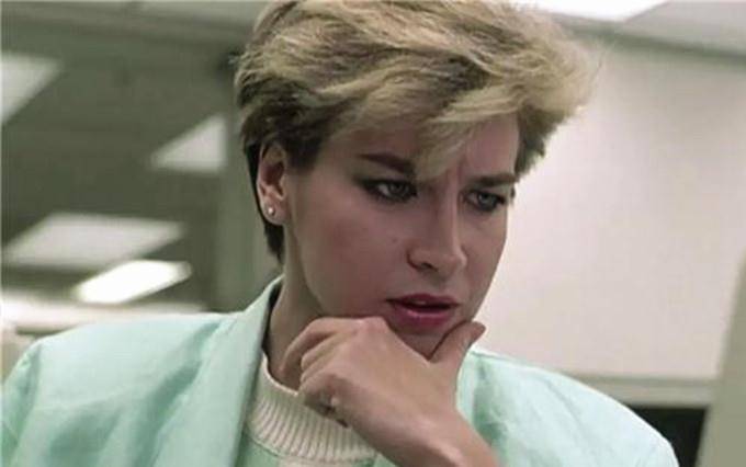 罗芙洛首晒母女合影,女儿五官精致气质出众,比妈妈还漂亮_武术_孟海