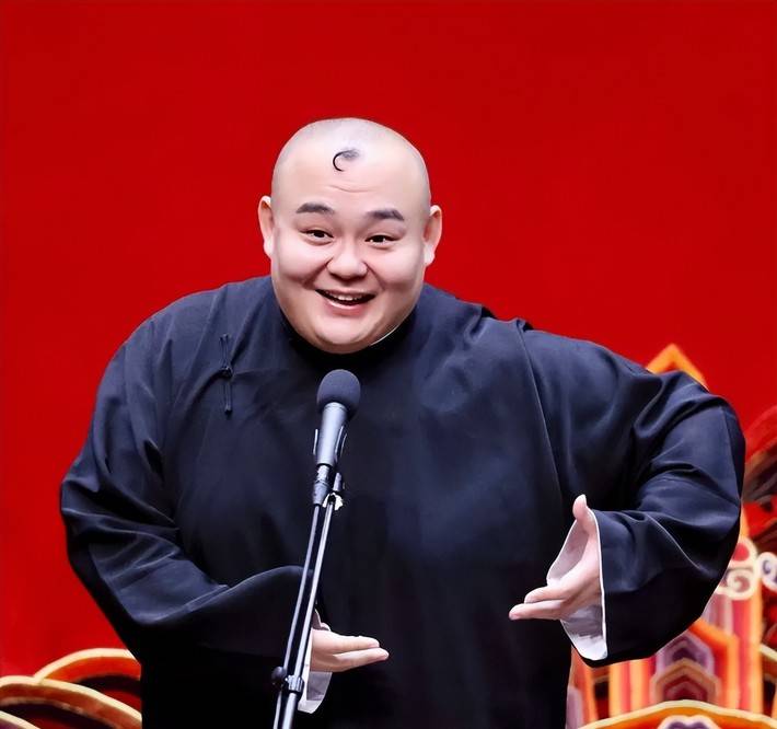 作用却不小,曾经负责德云社学员班,被称为杨主任,在德云社大事小情