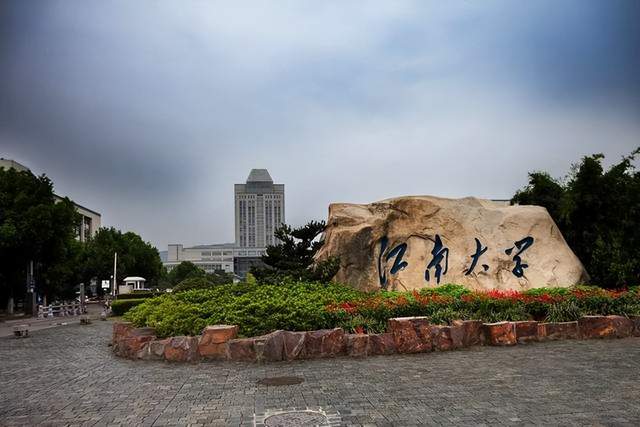 江南大学一男生进女澡堂偷拍,女友提供关键物品,为爱放弃原则_女生_问