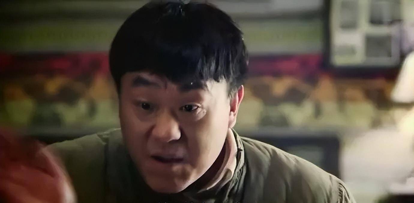在戏里体验了各种人生,何冰戏外的生活却十分低调,和妻子李海洋结婚24