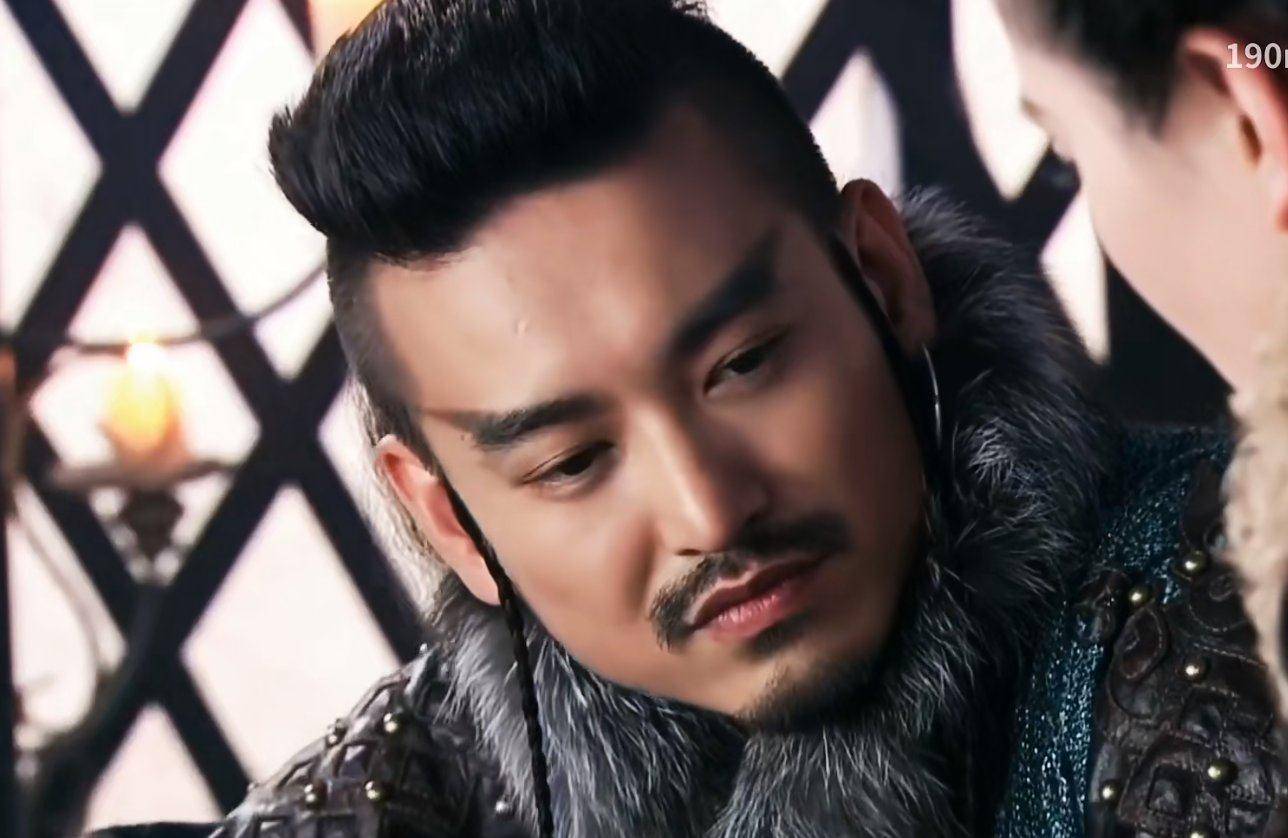 做为男三的也先,展示出了比男一,男二更丰复的人设魅力,袁文康也因为