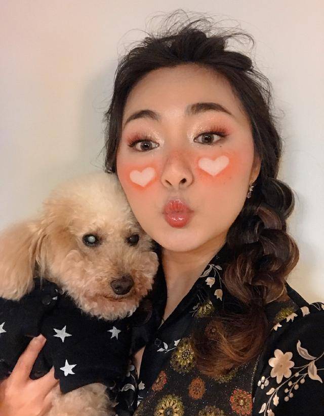 童安格61岁了,如今踪迹难寻,25岁的女儿,长相清纯靓丽端庄_陈美馨