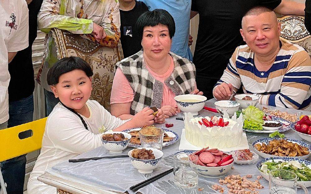 王惠生日,岳云鹏郭麒麟一起送祝福,6岁弟弟的正面照意外被曝光_郭德纲