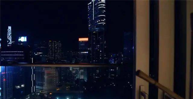 原创看看佘诗曼的香港豪宅地段选的好阳台夜景美到惊艳