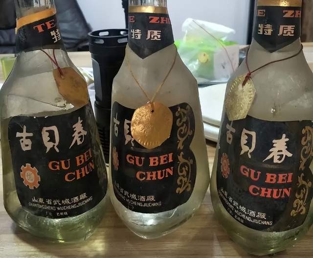 古貝春是一款濃香型白酒,其前身是武城特曲,為了形成一套自己的工藝