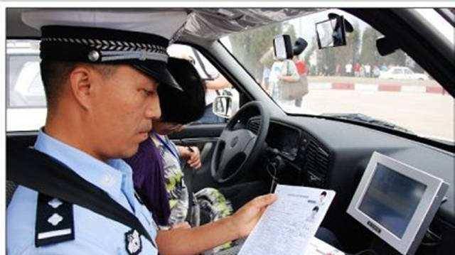 小孩子怎么上车 ab81d8de755f449aad86f8a493368e89.jpeg
